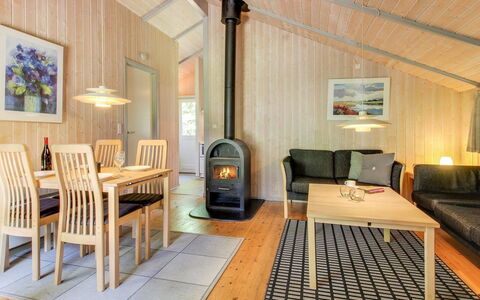 Frederikke - 28Km from the Sea: Legna, Pavimentazione, Interior Design, Soffitto, Mobilia, Camera, Pavimento, Soggiorno, Casa, Latifoglie