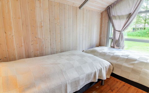 Frederikke - 28Km from the Sea: Legna, Camera Da Letto, Pavimento, Pavimentazione, Letto, Interior Design, Lenzuolo, Mobilia, Bedding, Biancheria