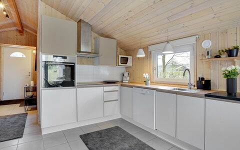 Kea - 30Km from the Sea: Legna, Pavimentazione, Interior Design, Cucina, Soffitto, Apparecchio Major, Elettrodomestico Da Cucina, Controsoffitto, Pavimento, Illuminazione