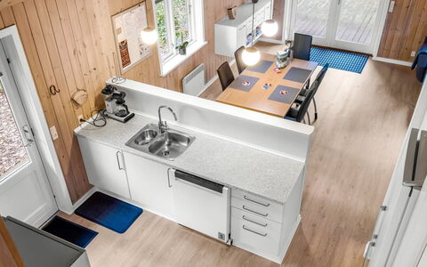 Heina - 25Km from the Sea: Cucina, Pavimentazione, Pavimento, Idraulico Fixture, Elettrodomestico Da Cucina, Controsoffitto, Apparecchio Major, Lavello, Mobilia, Lavandino Della Cucina