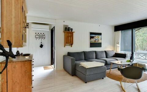 Judyta - 1Km from the Sea: Mobilia, Interior Design, Pavimentazione, Divano, Legna, Pavimento, Soggiorno, Soffitto, Camera, Tavolo