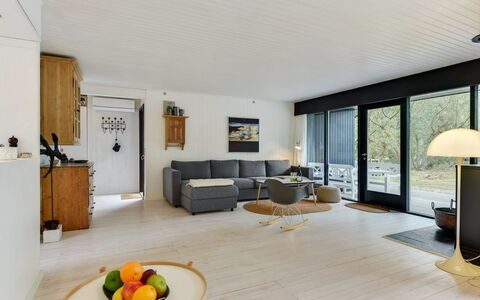Judyta - 1Km from the Sea: Mobilia, Interior Design, Pavimentazione, Divano, Pavimento, Legna, Soffitto, Soggiorno, Camera, Illuminazione