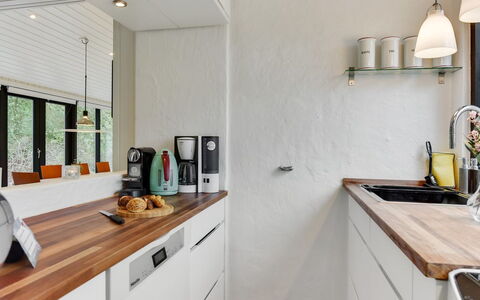Judyta - 1Km from the Sea: Controsoffitto, Cucina, Interior Design, Pavimentazione, Mobilia, Elettrodomestico Da Cucina, Legna, Cabinetry, Idraulico Fixture, Pavimento