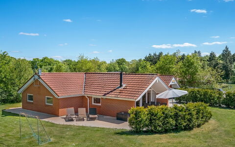 Erp - 10Km from the Sea: Tetto, Casa, Casa, Villetta, Porta, Raccordo, Deck, Portico, Plank, Latifoglie