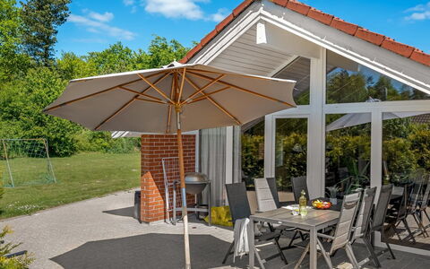 Erp - 10Km from the Sea: Tetto, Casa, Casa, Villetta, Porta, Raccordo, Deck, Portico, Plank, Latifoglie