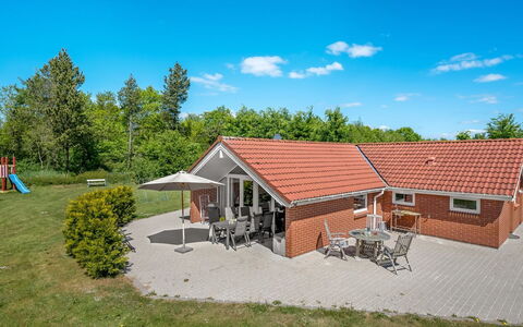Erp - 10Km from the Sea: Tetto, Casa, Casa, Villetta, Porta, Raccordo, Deck, Portico, Plank, Latifoglie