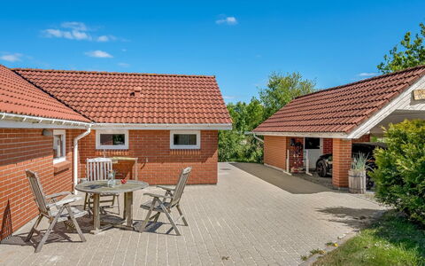 Erp - 10Km from the Sea: Tetto, Casa, Casa, Villetta, Porta, Raccordo, Deck, Portico, Plank, Latifoglie