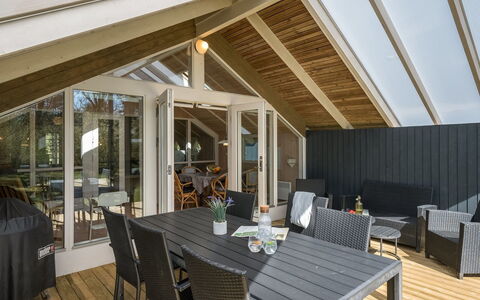 Snefrid - 12Km from the Sea: Soffitto, Pavimentazione, Interior Design, Pavimento, Materiale Composito, Mobilia, Ricorrere, Hotel, Design, Illuminazione Diurna