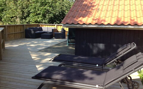 Carlotta - 12Km from the Sea: Tetto, Casa, Lotto, Casa, Villetta, Estate, Edifici Giardino, Shade, Log Cabin, Landscaping