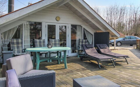Carlotta - 12Km from the Sea: Tetto, Casa, Lotto, Casa, Villetta, Estate, Edifici Giardino, Shade, Log Cabin, Landscaping