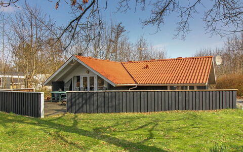Carlotta - 12Km from the Sea: Tetto, Casa, Lotto, Casa, Villetta, Estate, Edifici Giardino, Shade, Log Cabin, Landscaping