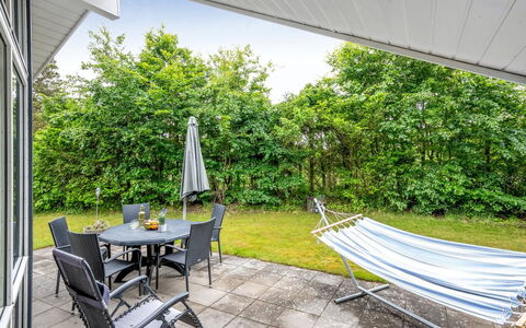Valentin - 400M to the Fjord: Appartamento, Shade, Balcone, Sedia, Recinzione, Mobili Da Esterno, Alluminio, Erba Sintetica