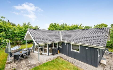 Valentin - 400M to the Fjord: Appartamento, Shade, Balcone, Sedia, Recinzione, Mobili Da Esterno, Alluminio, Erba Sintetica