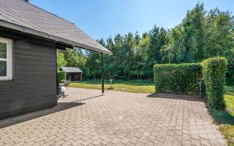 Yvonna - 350M to the Fjord: Giardino, Groundcover, Villetta, Shade, Driveway, Prato, Landscaping, Raccordo, Backyard, Flagstone