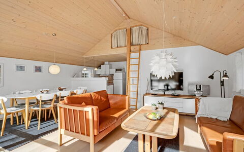 Herminia - 350M to the Fjord: Interior Design, Mobilia, Legna, Soffitto, Pavimentazione, Camera, Pavimento, Divano, Soggiorno, Lampada