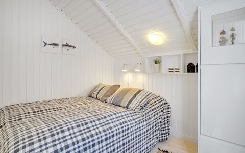 Matthis - 500M to the Fjord: Legna, Camera Da Letto, Interior Design, Soffitto, Pavimentazione, Letto, Pavimento, Bedding, Lenzuolo, Camera