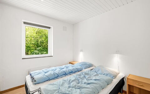 Aarni - 250M to the Fjord: Parete, Legna, Camera Da Letto, Soffitto, Interior Design, Pavimento, Letto, Casa, Bedding, Telaio Del Letto