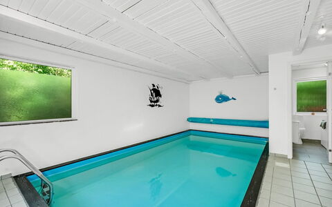 Aarni - 250M to the Fjord: Piscina, Soffitto, Ricorrere, Design, Hotel, Illuminazione Diurna, Centro Ricreativo, Eco Hotel, Villa