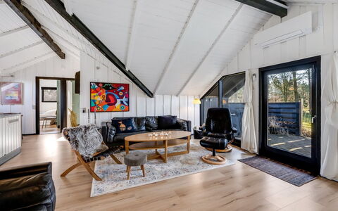 Raita - 350M to the Fjord: Legna, Interior Design, Soffitto, Pavimentazione, Pavimento In Legno, Casa, Pavimento, Mobilia, Soggiorno, Latifoglie