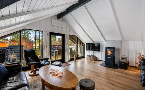 Raita - 350M to the Fjord: Legna, Casa, Villetta, Mobilia, Latifoglie, Soffitto, Log Cabin, Pavimento In Legno, Soggiorno, Plank