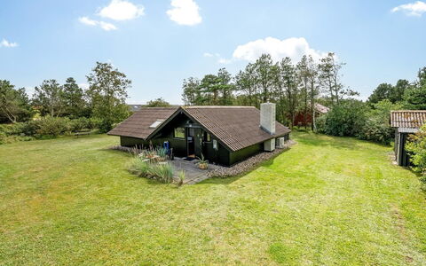 Raita - 350M to the Fjord: Mobilia, Legna, Interior Design, Pavimentazione, Pavimento, Sedia, Camera, Soffitto, Soggiorno, Appartamento