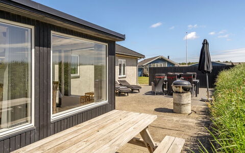 Ludwik - 150M from the Sea: Architettura, Tetto, Casa, Materiale Composito, Illuminazione Diurna, Raccordo, Driveway