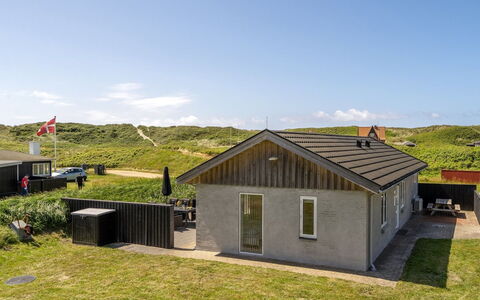Ludwik - 150M from the Sea: Architettura, Tetto, Casa, Materiale Composito, Illuminazione Diurna, Raccordo, Driveway