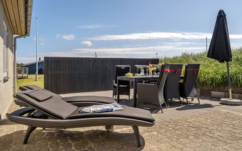 Ludwik - 150M from the Sea: Architettura, Tetto, Casa, Materiale Composito, Illuminazione Diurna, Raccordo, Driveway