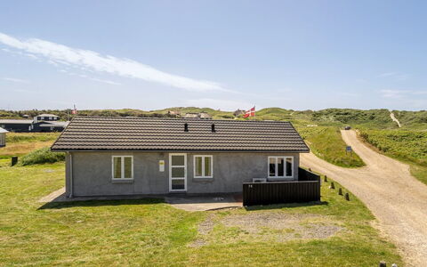 Ludwik - 150M from the Sea: Architettura, Tetto, Casa, Materiale Composito, Illuminazione Diurna, Raccordo, Driveway