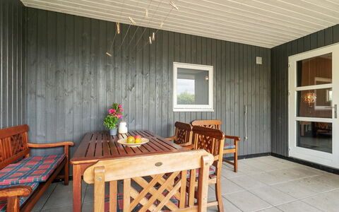 Tord - 350M from the Sea: Zona Residenziale, Tetto, Sobborgo, Driveway, Estate, Camino