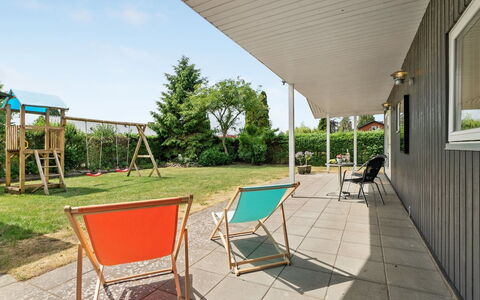 Tord - 350M from the Sea: Zona Residenziale, Tetto, Sobborgo, Driveway, Estate, Camino