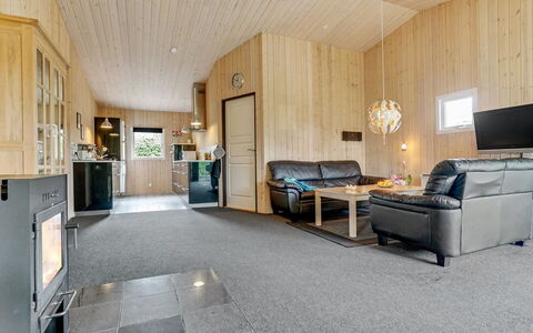Tord - 350M from the Sea: Zona Residenziale, Tetto, Sobborgo, Driveway, Estate, Camino