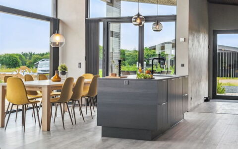 Anelle - 500M from the Sea: Pavimentazione, Interior Design, Mobilia, Pavimento, Cucina, Controsoffitto, Lampada, Sedia, Pavimento In Legno, Soffitto