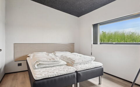 Anelle - 500M from the Sea: Soffitto, Interior Design, Camera Da Letto, Camera, Letto, Telaio Del Letto, Lampada, Bedding, Design