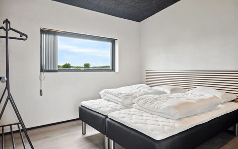 Anelle - 500M from the Sea: Soffitto, Interior Design, Camera Da Letto, Letto, Pavimento, Telaio Del Letto, Lampada, Bedding, Camera, Lenzuolo
