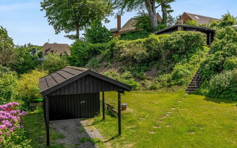 Stjerne - 300M from the Sea: Verde, Vegetazione, Arbusto, Comunita 'Impianto, Tetto, Giardino, Area Rurale, Villetta, Groundcover