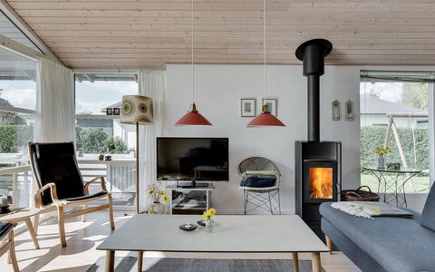 Hilmer - from the Sea: Pavimentazione, Legna, Pavimento, Interior Design, Mobilia, Soffitto, Pavimento In Legno, Soggiorno, Illuminazione, Sedia