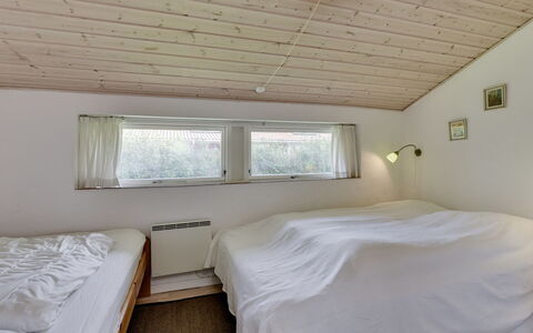 Hilmer - from the Sea: Legna, Soffitto, Interior Design, Pavimentazione, Camera Da Letto, Pavimento, Letto, Camera, Lenzuolo, Illuminazione