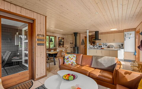 Engeline - 300M to the Fjord: Interior Design, Legna, Mobilia, Pavimentazione, Soffitto, Pavimento, Divano, Camera, Soggiorno, Sedia