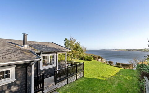 Lenita - 30M to the Fjord: Blu, Arbusto, Villetta, Groundcover, Giardino, Estate, Shade, Landscaping, Agriturismo, Eco Hotel