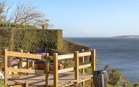 Lenita - 30M to the Fjord: Blu, Arbusto, Villetta, Groundcover, Giardino, Estate, Shade, Landscaping, Agriturismo, Eco Hotel