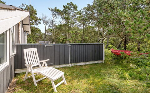 Ljupka - 1Km from the Sea: Shade, Backyard, Latifoglie, Giardino, Cortile, Raccordo, Landscaping, Plank, Recinzione, Design