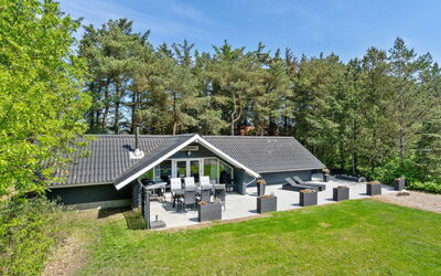 Hjalmara - 900M from the Sea