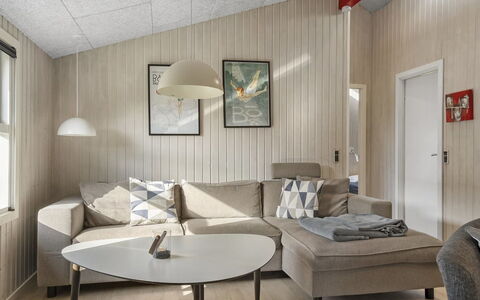 Mettemarie - 800M from the Sea: Mobilia, Interior Design, Pavimentazione, Parete, Pavimento, Legna, Divano, Soffitto, Soggiorno, Camera