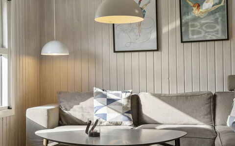 Mettemarie - 800M from the Sea: Mobilia, Interior Design, Pavimentazione, Legna, Pavimento, Soffitto, Paralume, Lampada, Illuminazione, Soggiorno