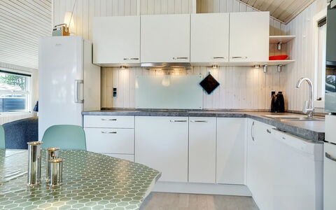 Mettemarie - 800M from the Sea: Cucina, Controsoffitto, Interior Design, Legna, Soffitto, Pavimentazione, Elettrodomestico Da Cucina, Lampada, Apparecchio Major, Lavello