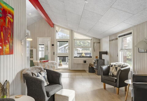 Mettemarie - 800M from the Sea: Legna, Soffitto, Interior Design, Mobilia, Soggiorno, Camera, Lampada, Divano, Sedia