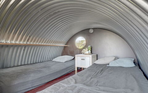 Nielsen - 30M to the Fjord: Camera Da Letto, Bedding, Illuminazione Diurna, Letto, Lenzuolo