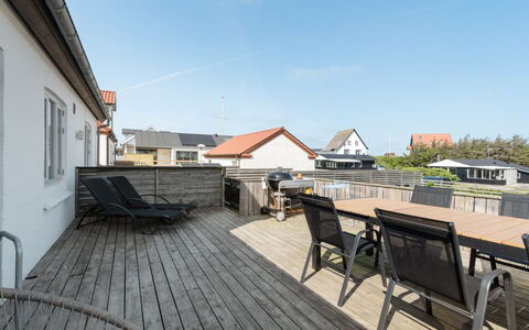 Thilla - 100M from the Sea: Legna, Casa, Deck, Pavimento In Legno, Plank, Appartamento, Latifoglie, Balcone, Boardwalk, Corrimano