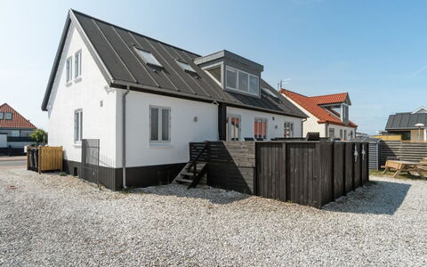 Thilla - 100M from the Sea: Costruzione, Finestra, Tetto, Casa, Casa, Zona Residenziale, Architettura, Villetta, Materiale Composito, Raccordo